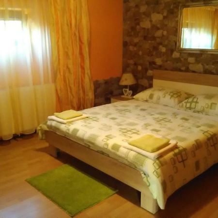 Apartment Tomasevic Слуни Экстерьер фото
