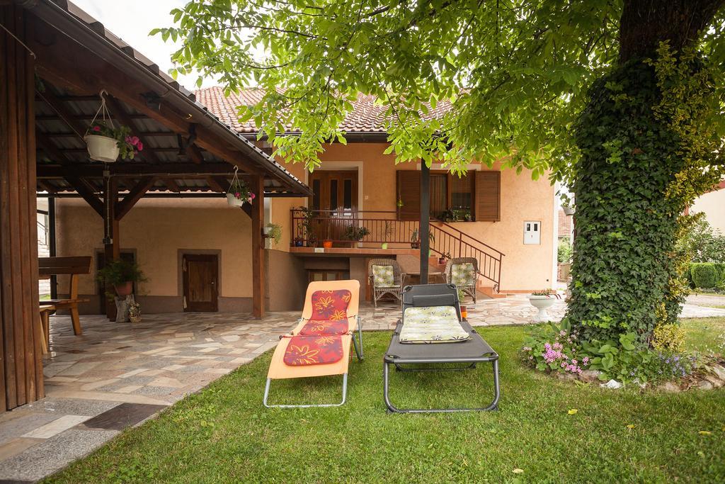 Apartment Tomasevic Слуни Экстерьер фото