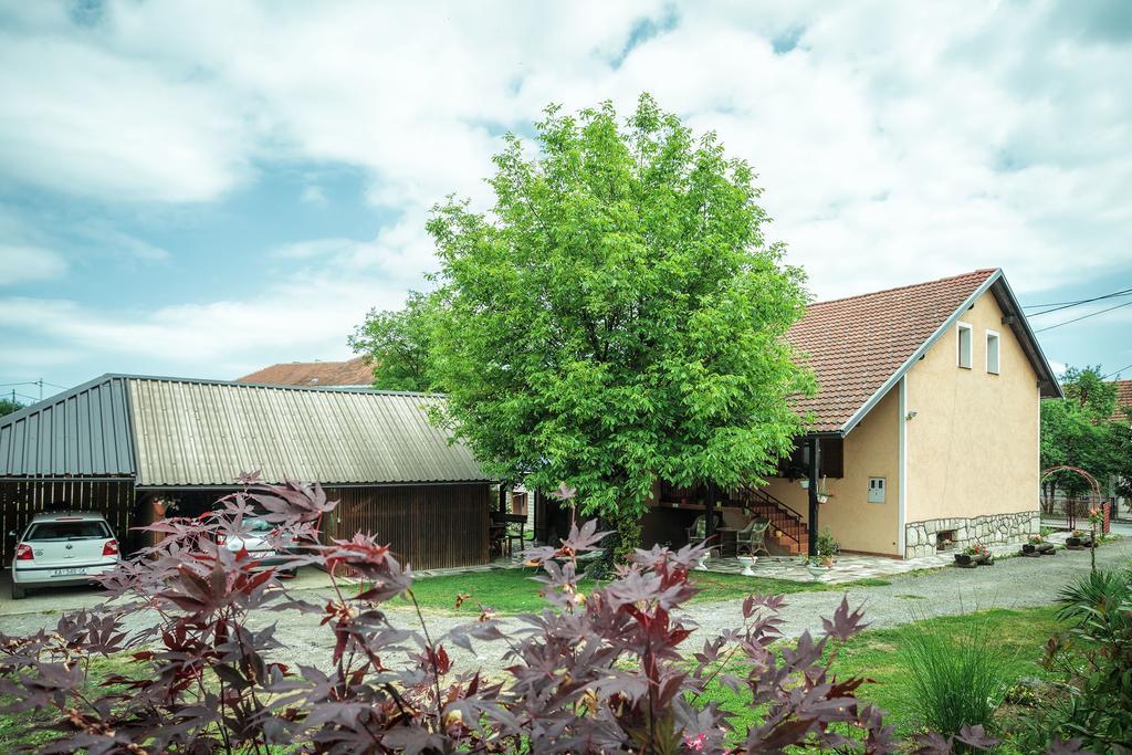Apartment Tomasevic Слуни Экстерьер фото