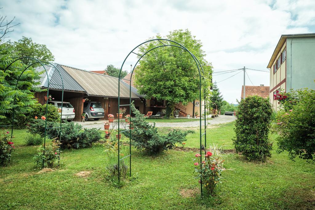 Apartment Tomasevic Слуни Экстерьер фото