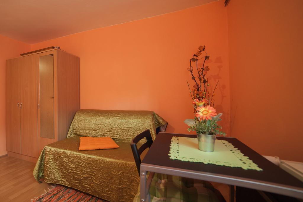 Apartment Tomasevic Слуни Экстерьер фото