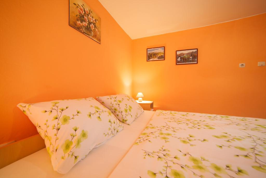 Apartment Tomasevic Слуни Экстерьер фото