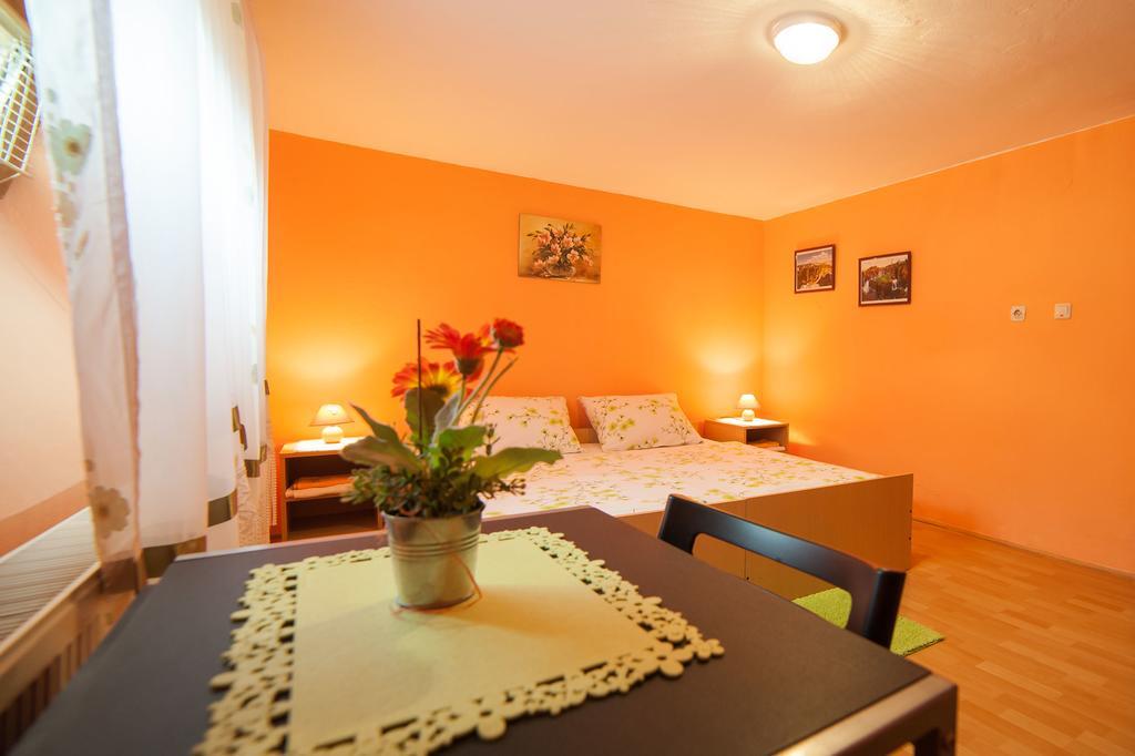 Apartment Tomasevic Слуни Экстерьер фото