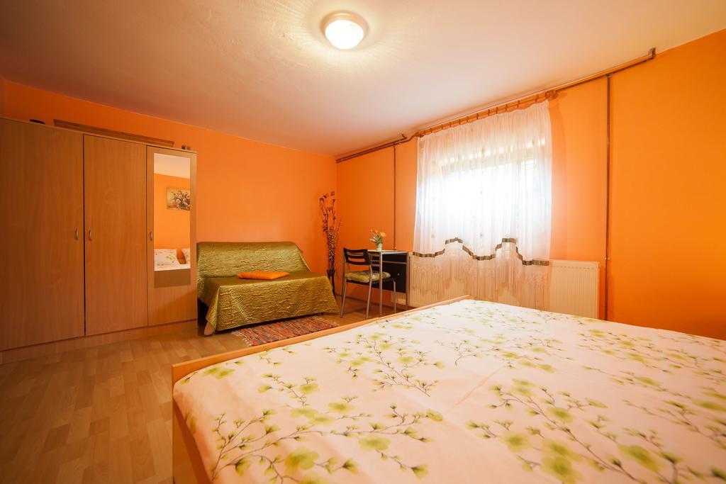 Apartment Tomasevic Слуни Экстерьер фото