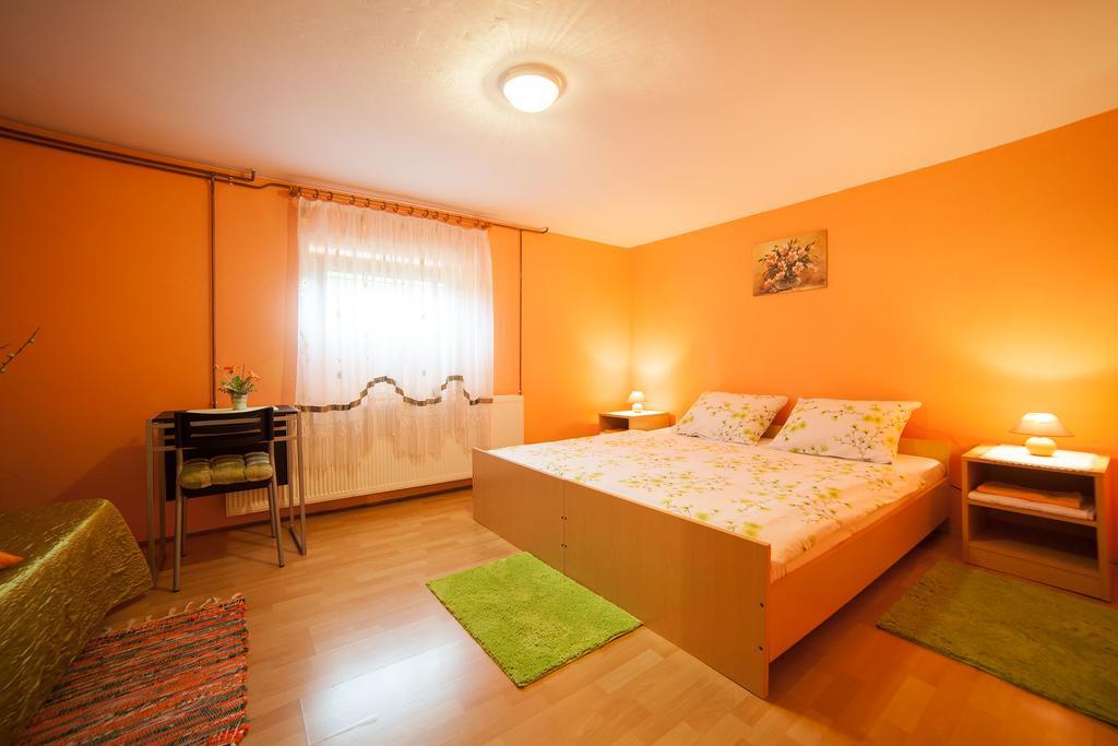 Apartment Tomasevic Слуни Экстерьер фото