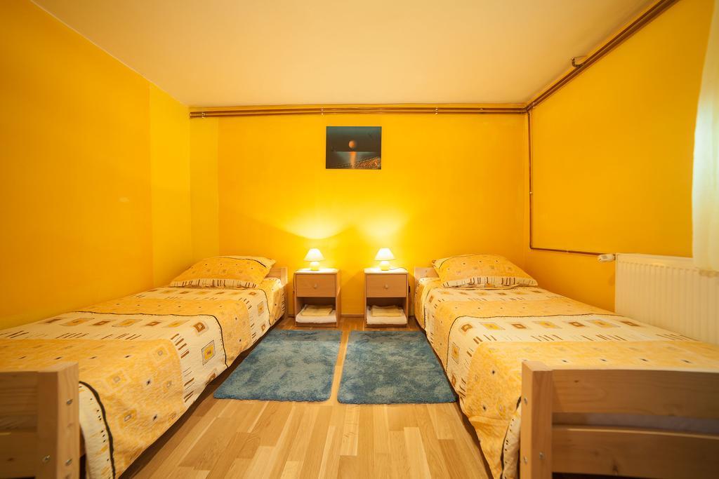 Apartment Tomasevic Слуни Экстерьер фото