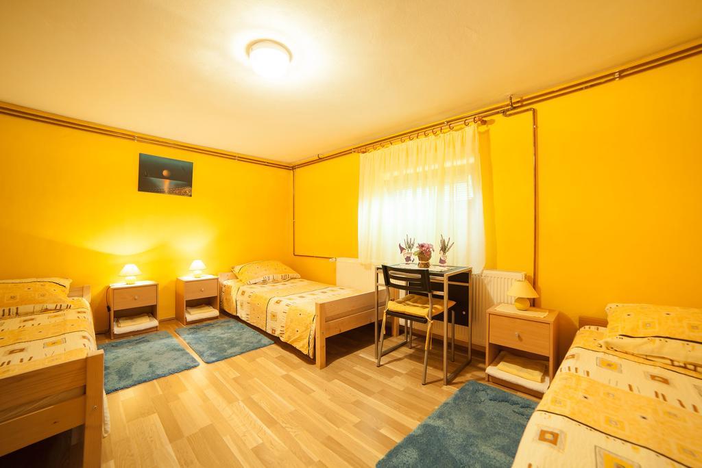 Apartment Tomasevic Слуни Экстерьер фото