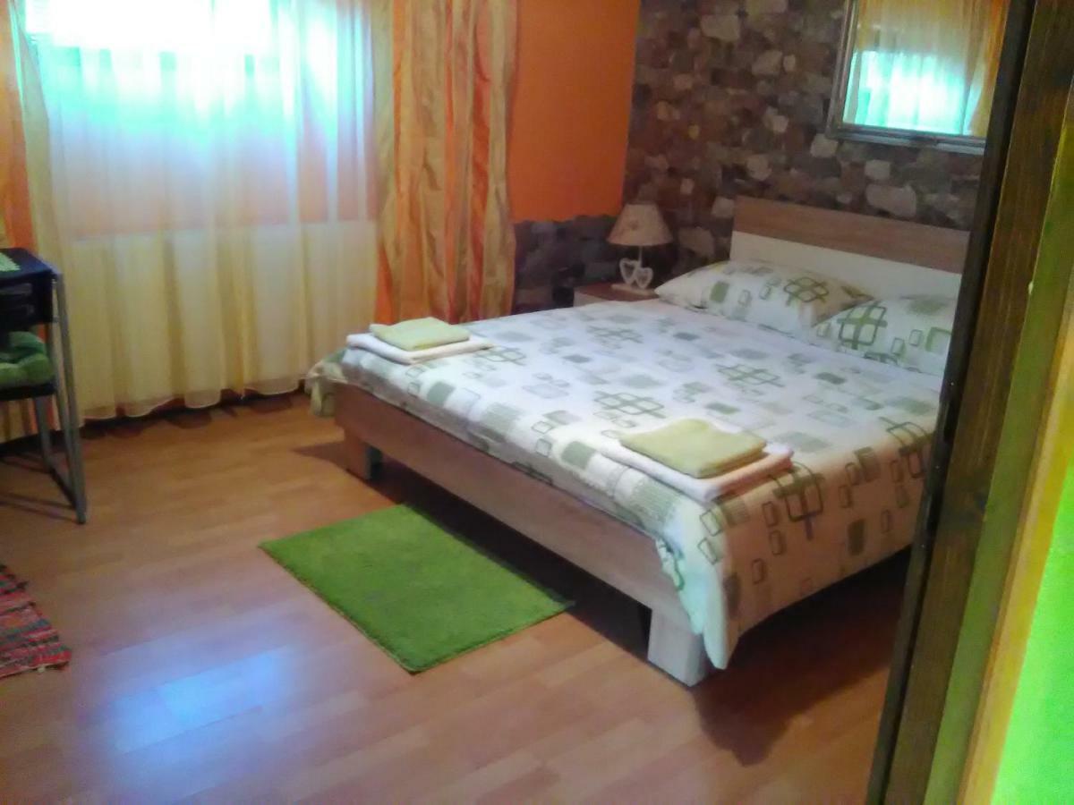 Apartment Tomasevic Слуни Экстерьер фото