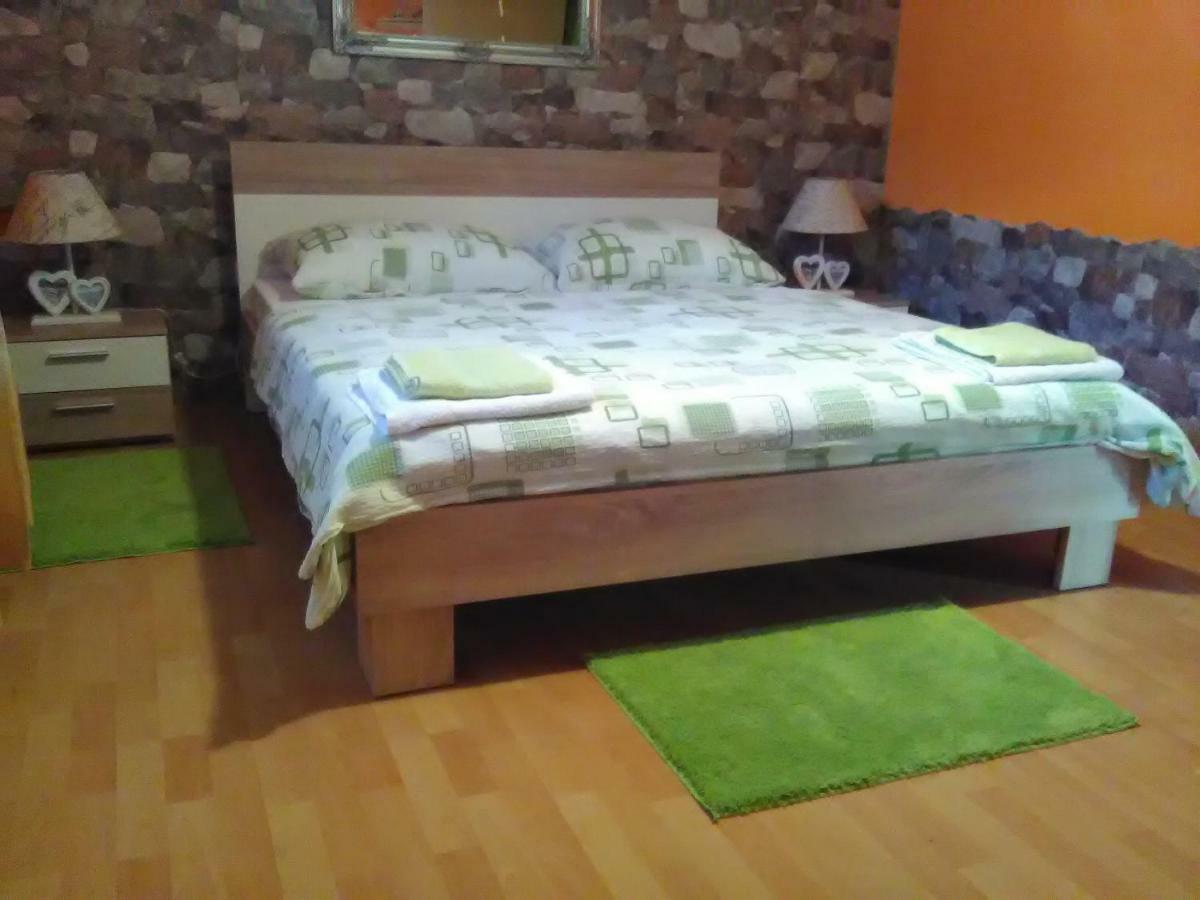 Apartment Tomasevic Слуни Экстерьер фото