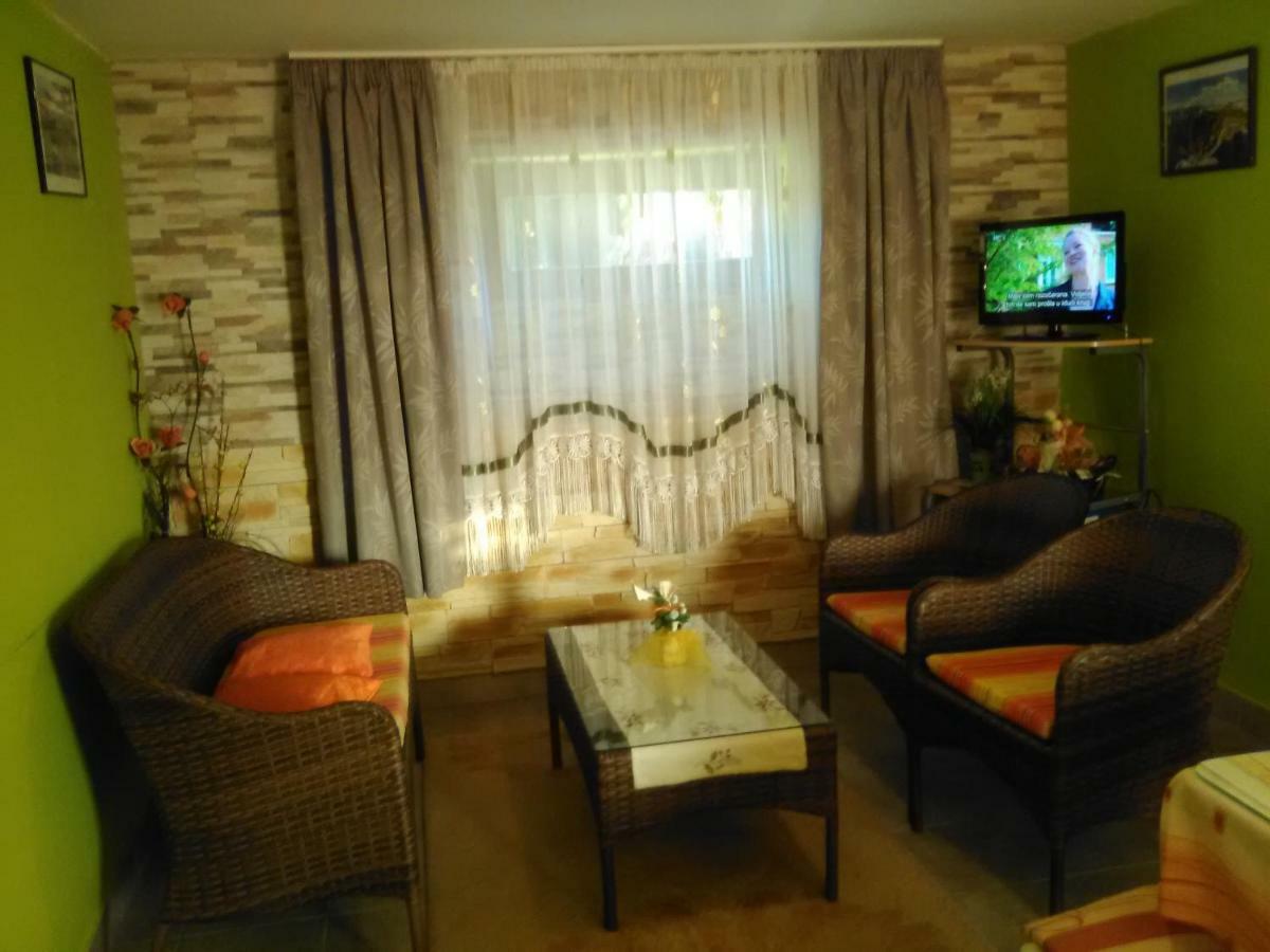 Apartment Tomasevic Слуни Экстерьер фото