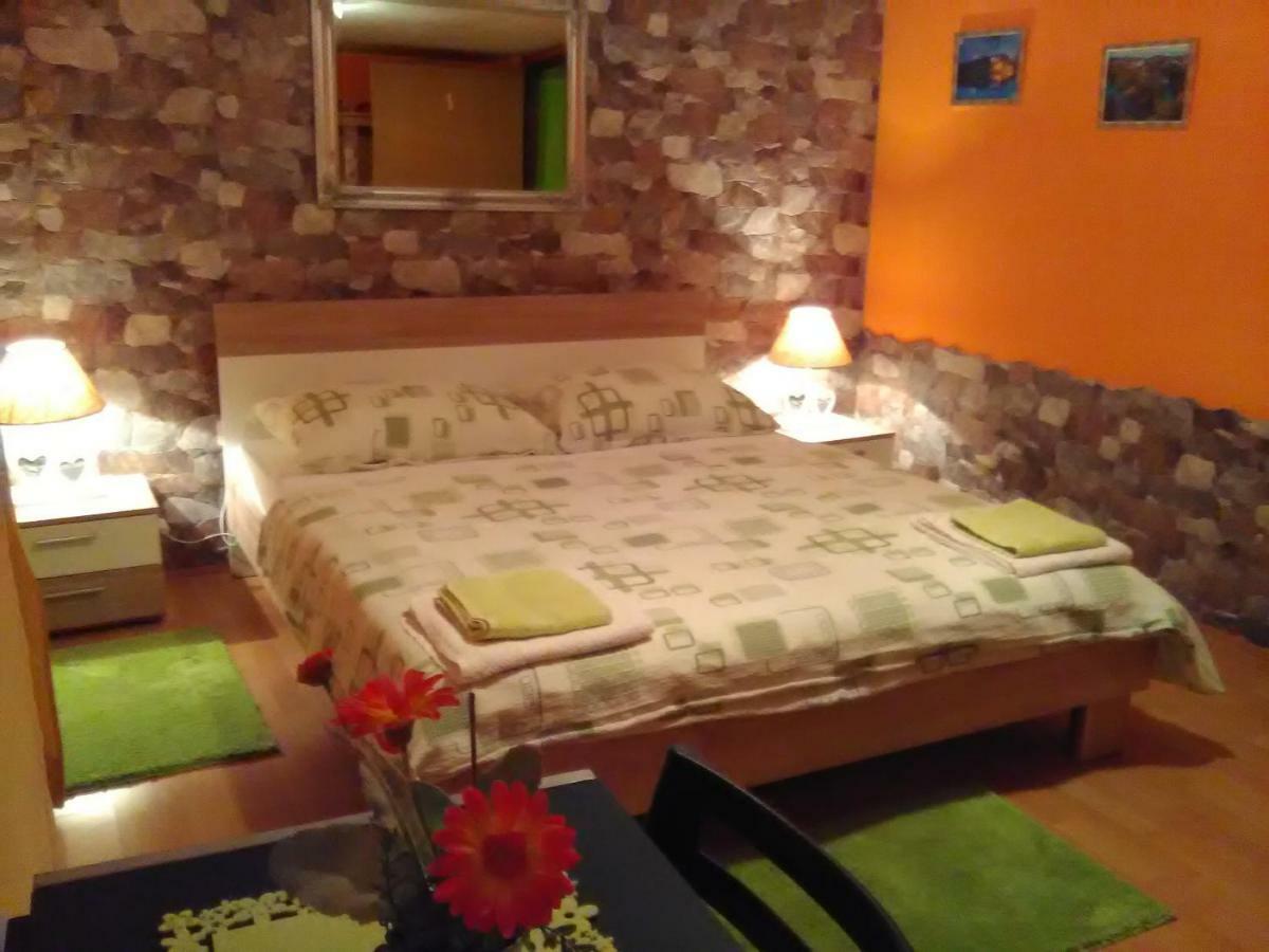 Apartment Tomasevic Слуни Экстерьер фото