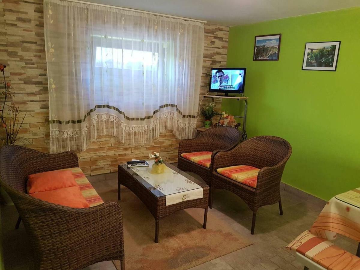 Apartment Tomasevic Слуни Экстерьер фото
