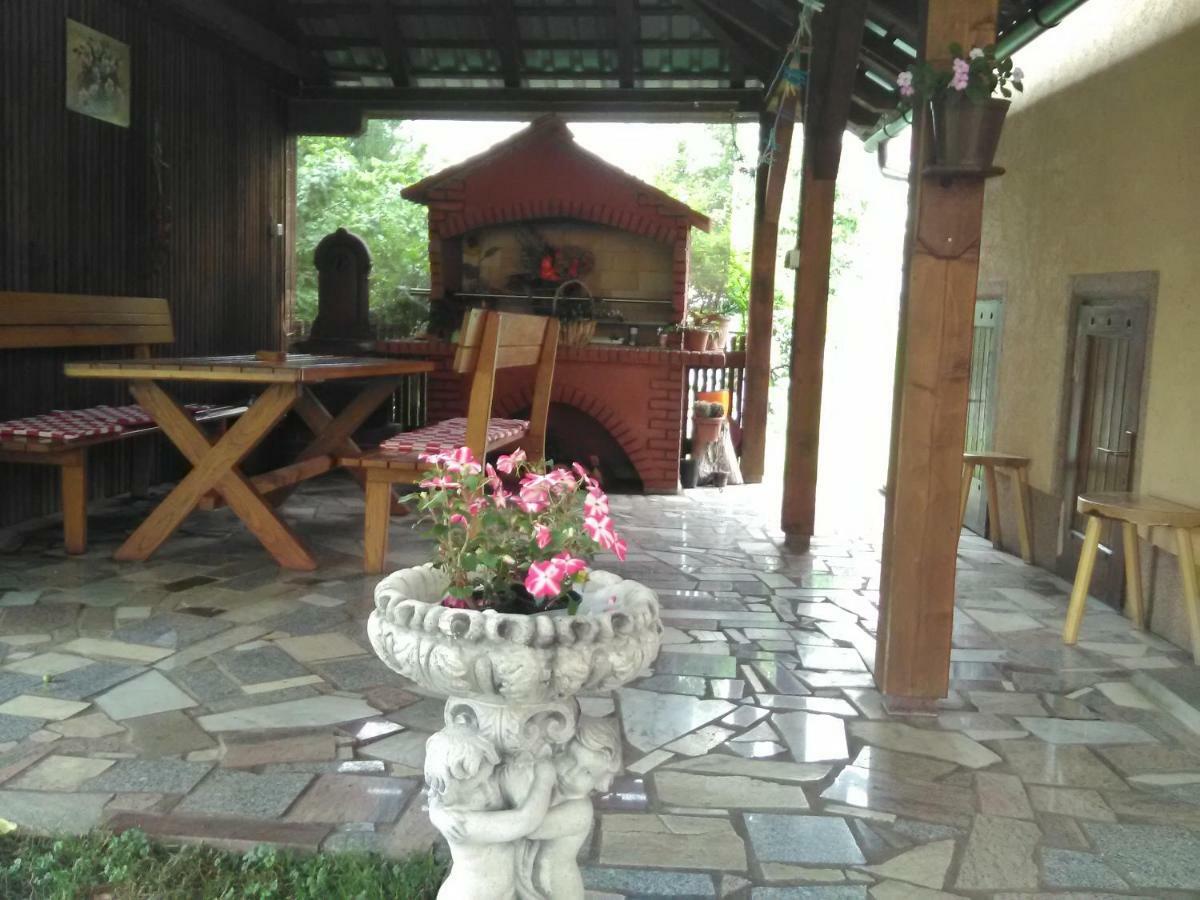 Apartment Tomasevic Слуни Экстерьер фото